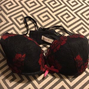 40D black and red lace bra